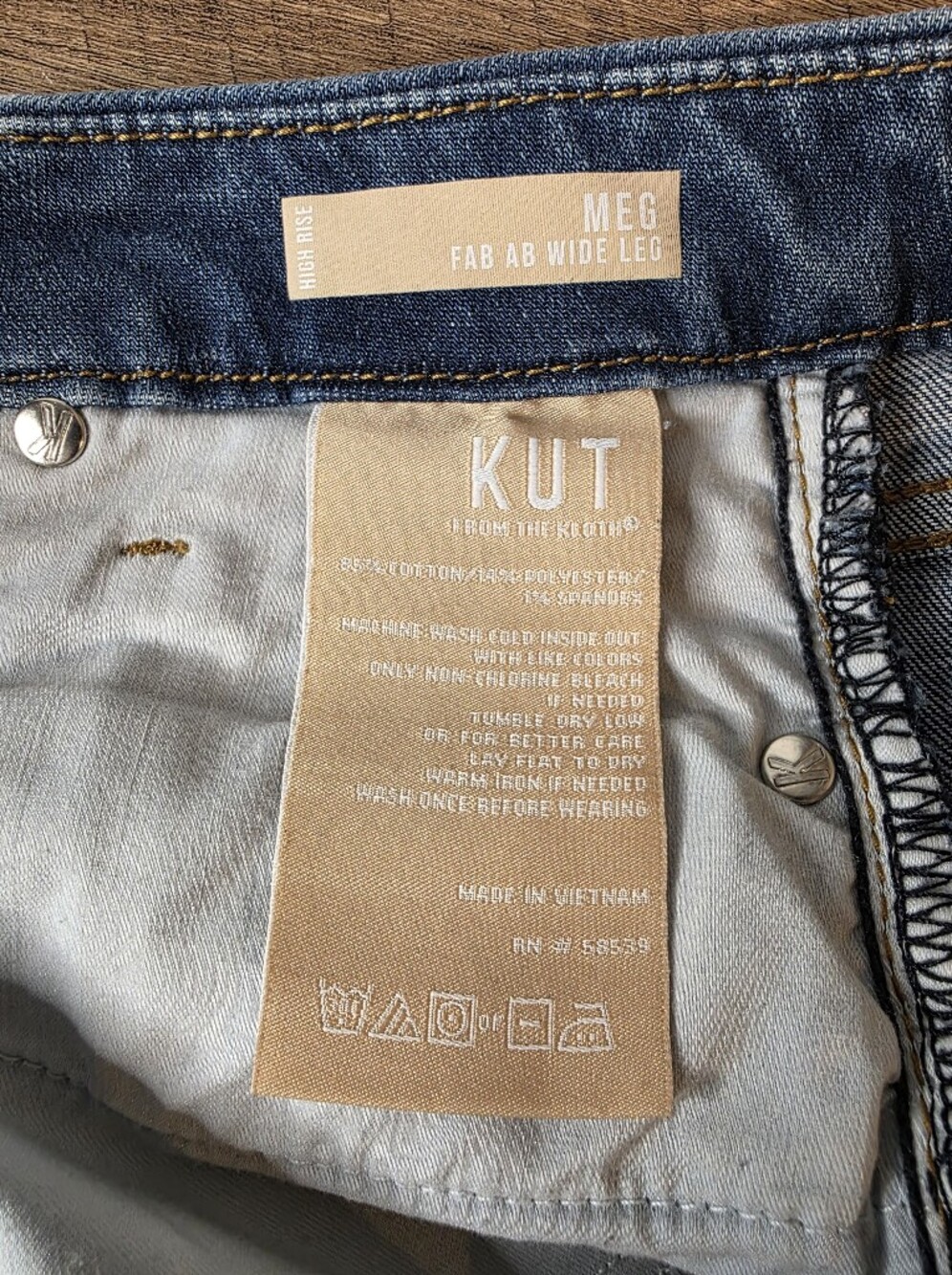 Kut from the Kloth Mid Wash High-Rise Wide Leg Jeans - Picture 4 of 6